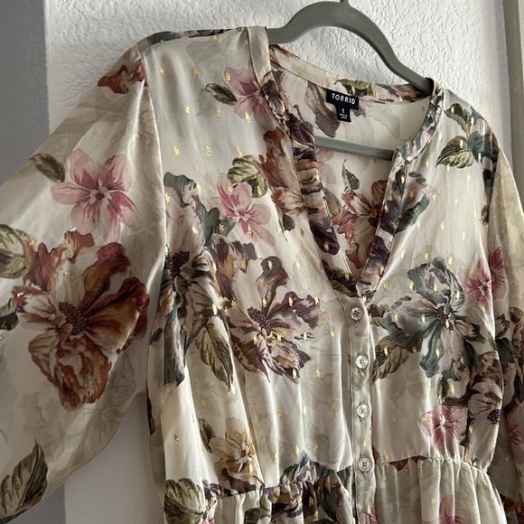 TORRID Top - Picture 3 of 6